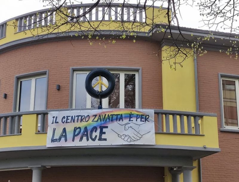 Esposizione dello striscione contro la guerra e per la pace realizzato dagli studenti Enaip - ACLI Rimini (RN)